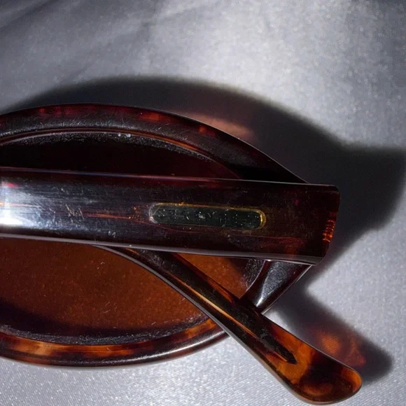 Serengeti Tortoiseshell Brown Oval Sunglasses - Picture 4 of 5